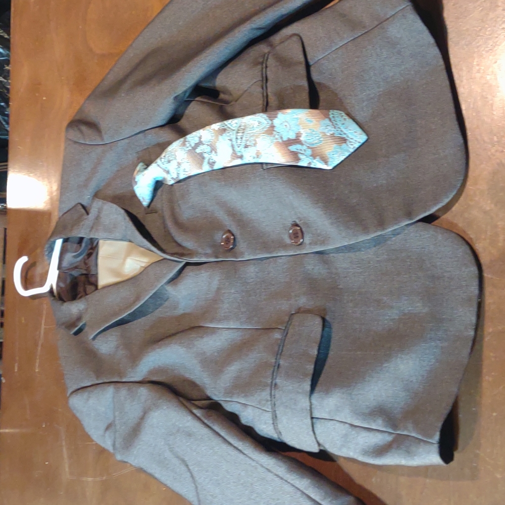 NWOT HIGH END BOYS SPORTS COAT BLAZER SIZE 16... TOSSING UN TIE AND PANTS